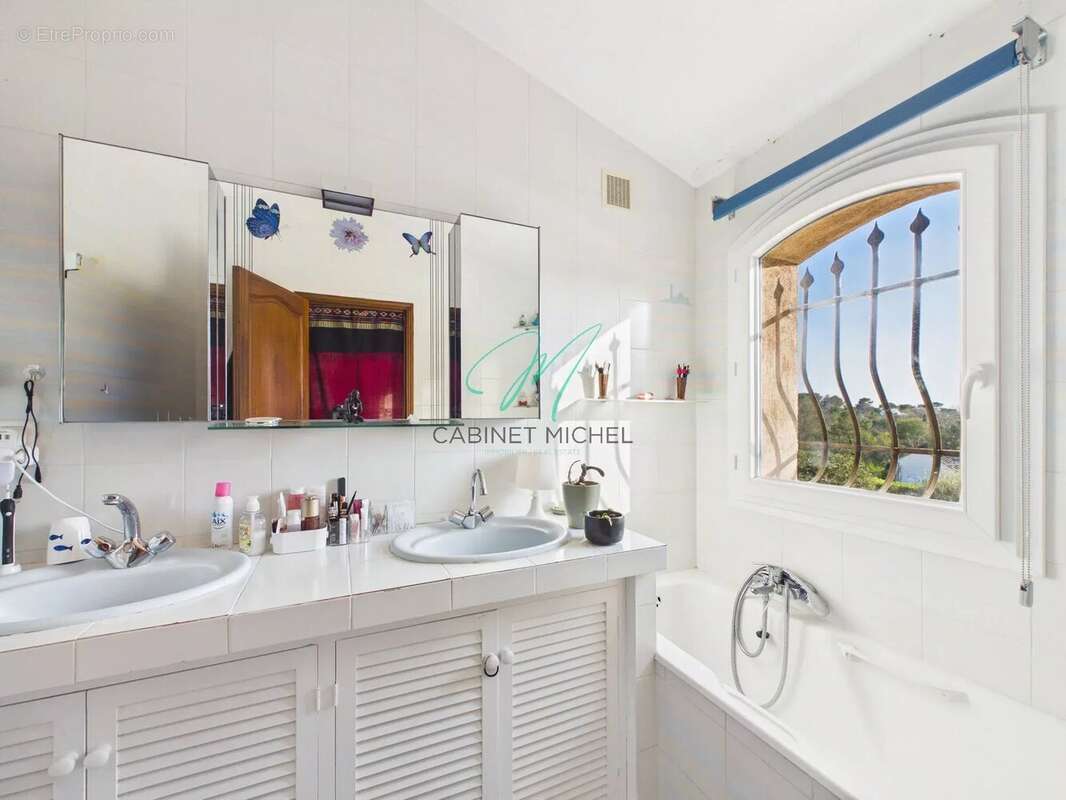 Maison à ROQUEFORT-LES-PINS