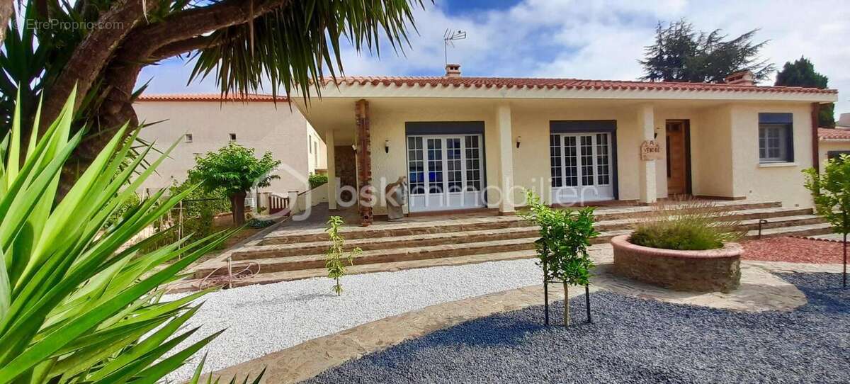 Maison à SAINT-LAURENT-DE-LA-SALANQUE