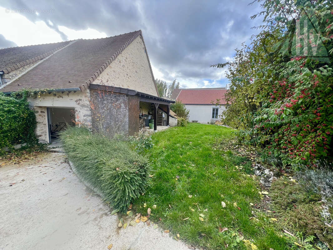 Maison à LOUAN-VILLEGRUIS-FONTAINE