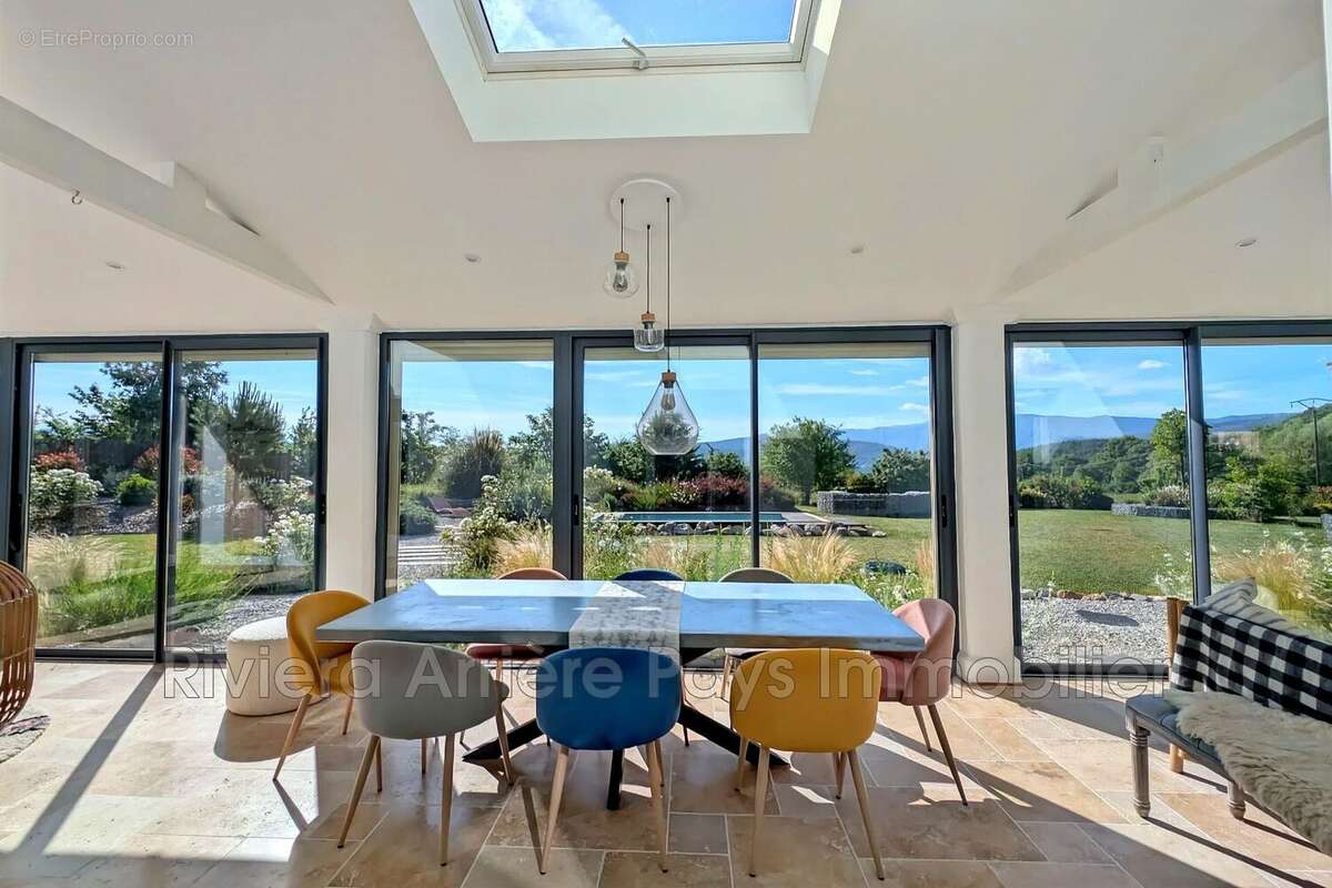 Maison 162 m² à Saint-Pierre  - photo 8