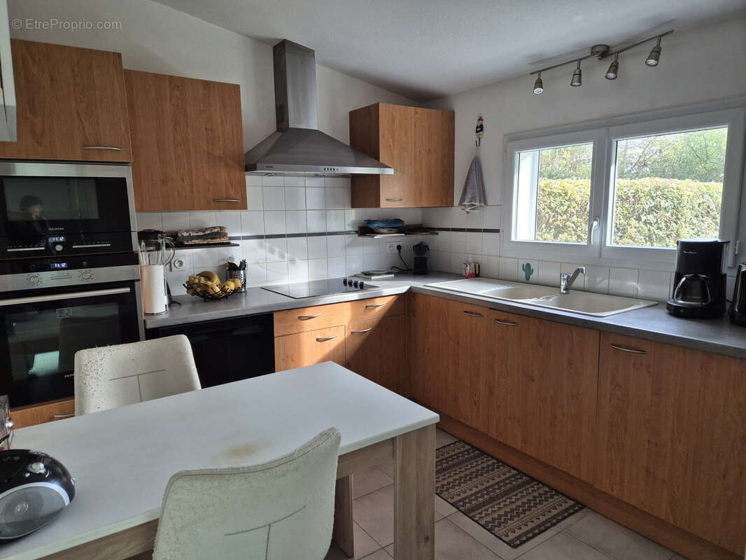 Maison à SAINT-LAURENT-DE-LA-PREE