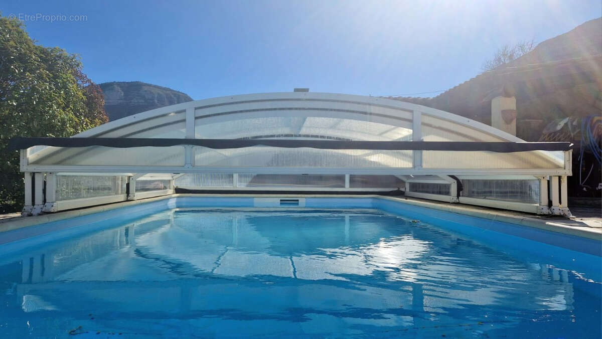 Drme Provencale Villa plein pied,3 chambres, garage, piscine couverte ,source 7000 m2, campagne. - photo 3