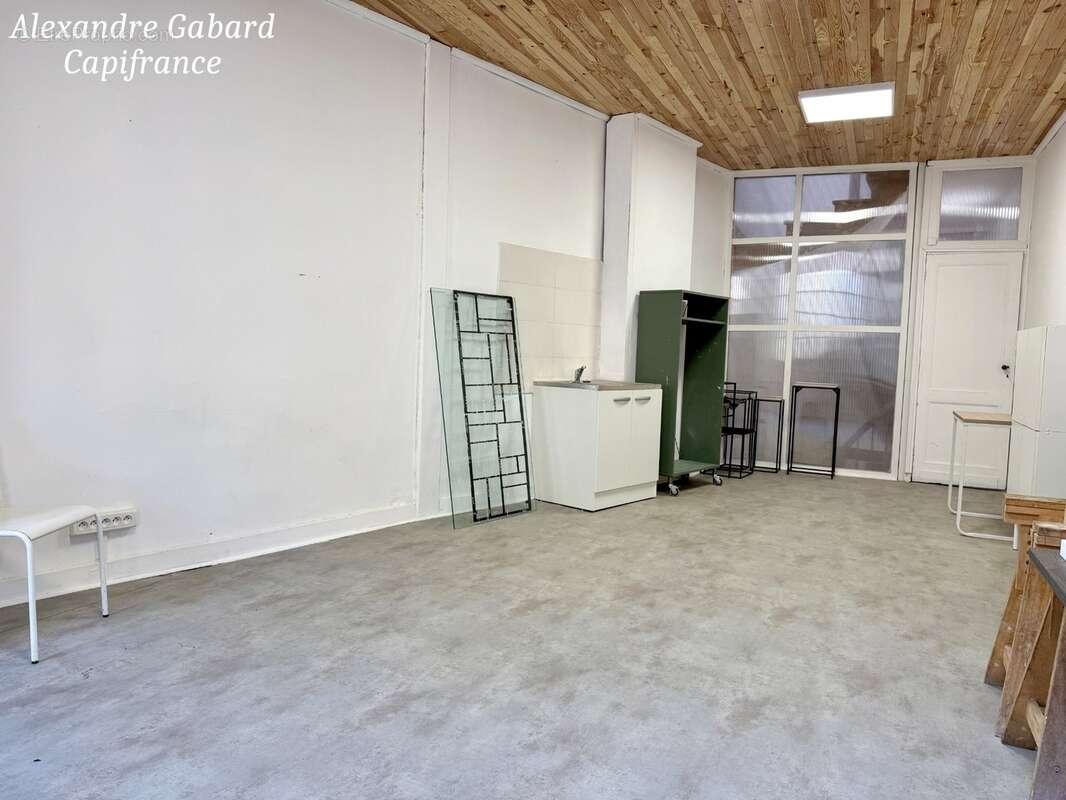 Centre ville - Immeuble en pierres d'environ 140 m² - photo 11