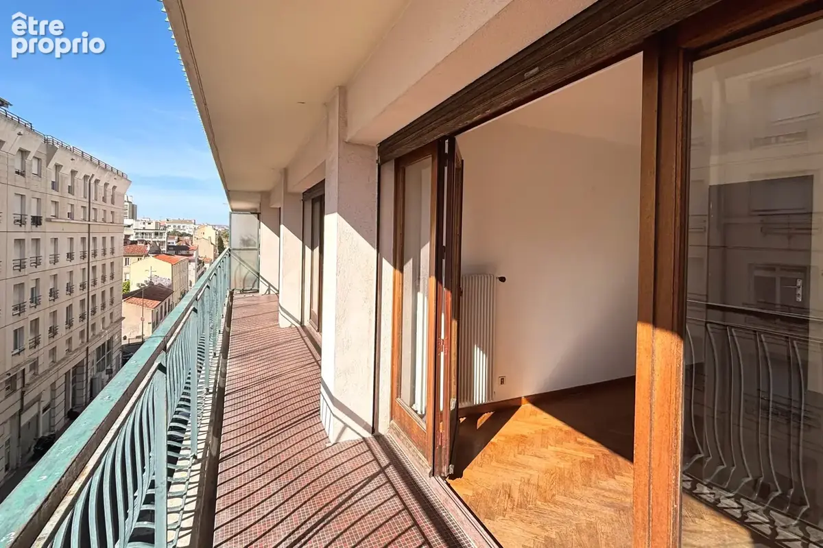 Marseille 7ème - T4 avec balcons en étage élevé avec ascenseur - photo 3