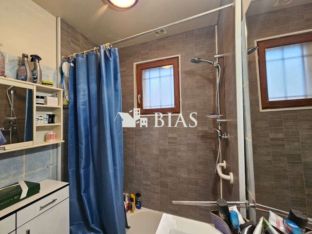 Maison à SAINTE-COLOMBE-LA-COMMANDERIE