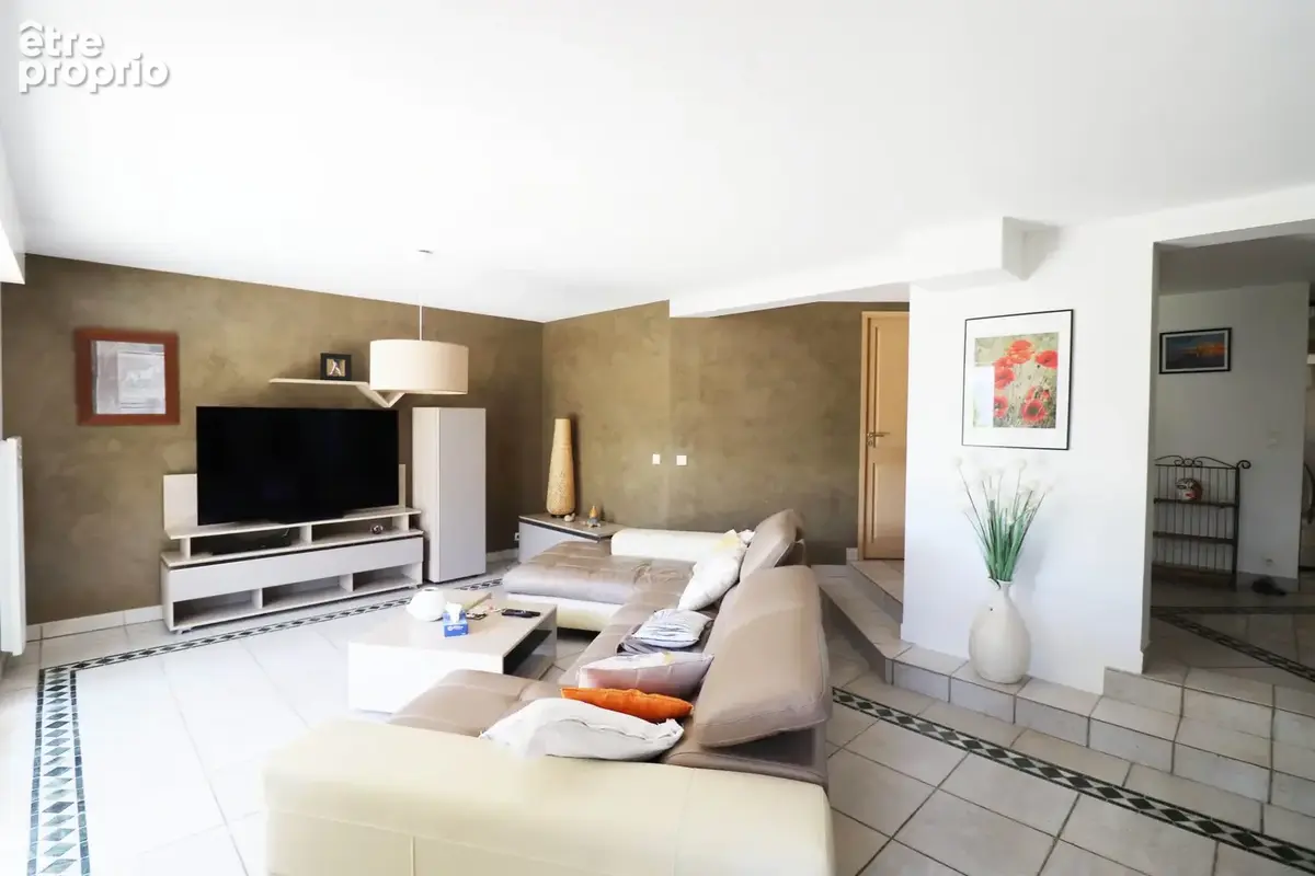 Maison 214 m² à Saint-Ismier  - photo 5