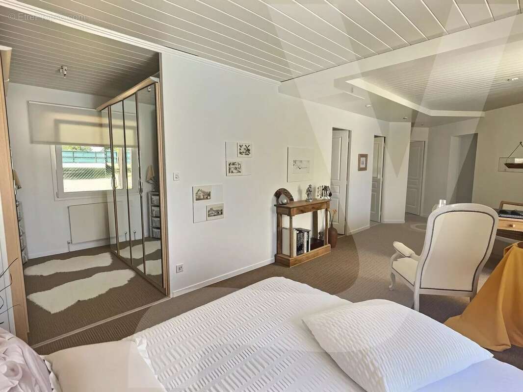 Maison 205 m² – Piscine – Terrain 2 000 m² - photo 8