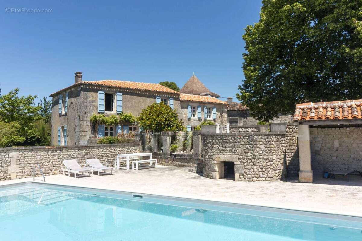 Maison à CHATEAUNEUF-SUR-CHARENTE