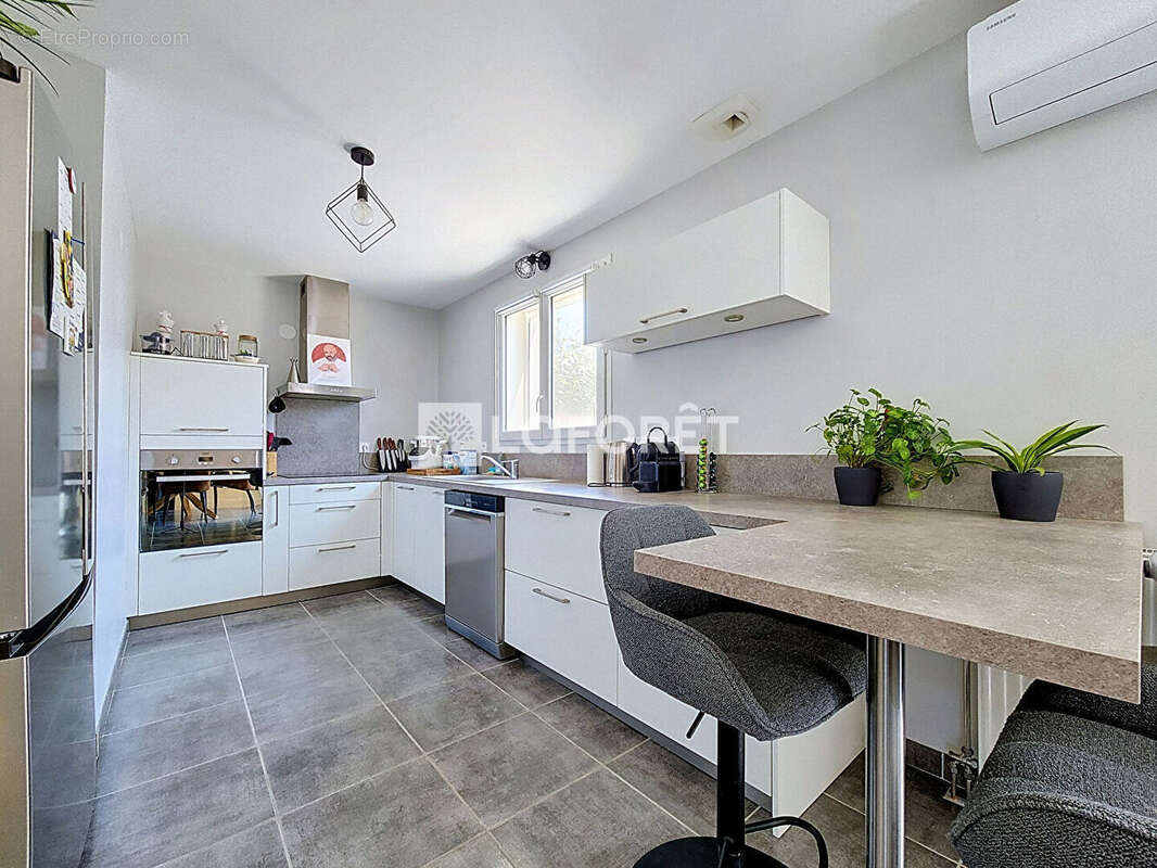 Civrieux, Maison moderne de 3 chambres avec jardin et garage - photo 3