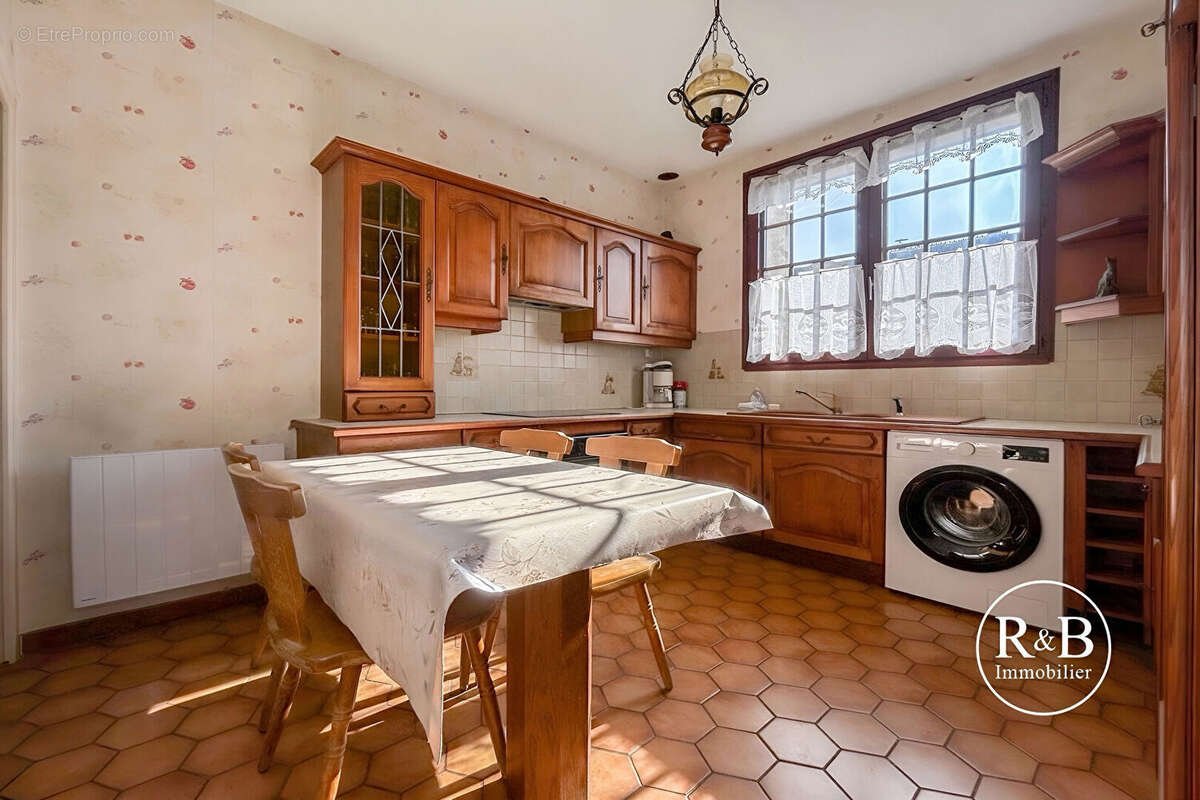 Maison à LES CLAYES-SOUS-BOIS