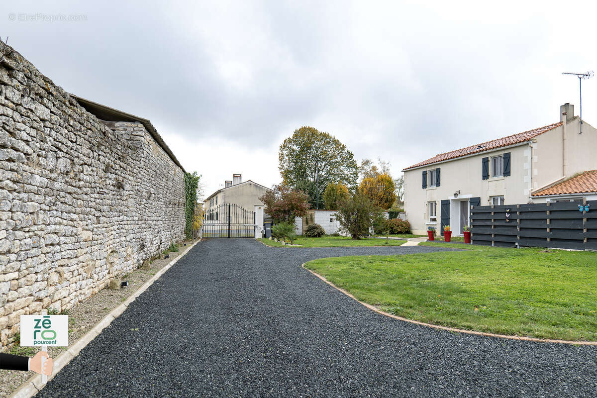 Maison à MOUZEUIL-SAINT-MARTIN