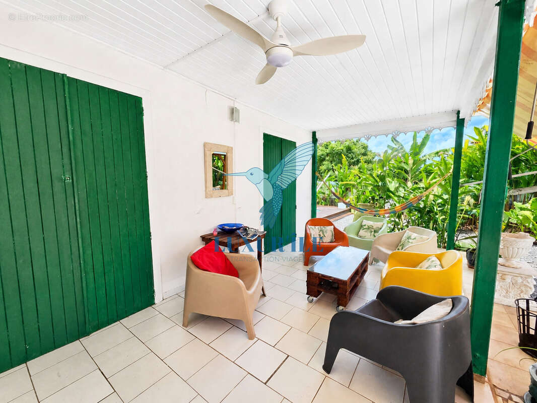Baie-Mahault   Secteur recherché de La Jaille  Superbe villa T4 avec piscine et jardin - photo 21