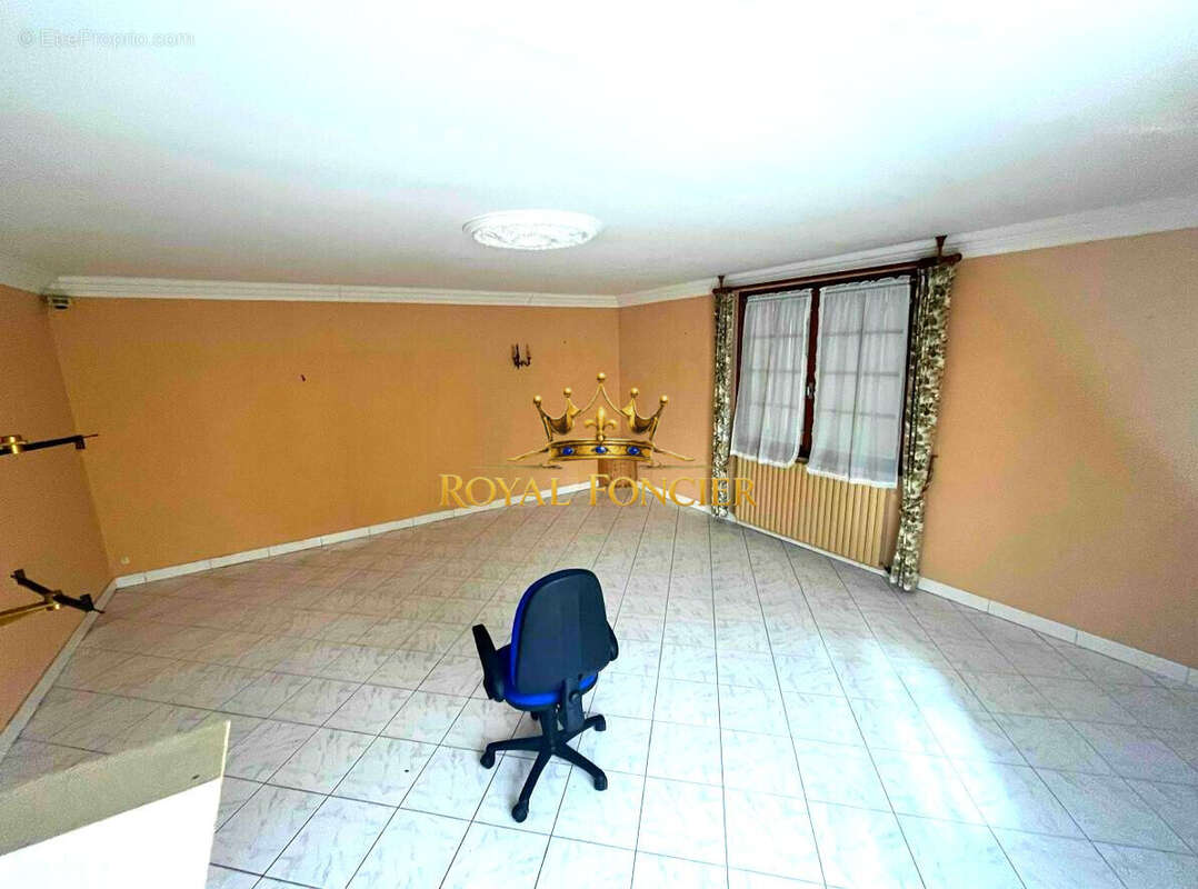 Maison 130 m² à Les Ormes  - photo 7
