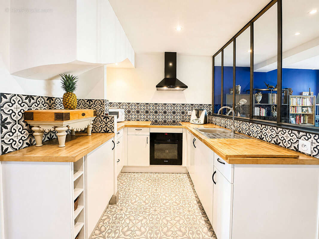 Grande Maison de ville avec 5 suites parentales : pièce de vie de 57 m7 : Cave voutée - photo 3