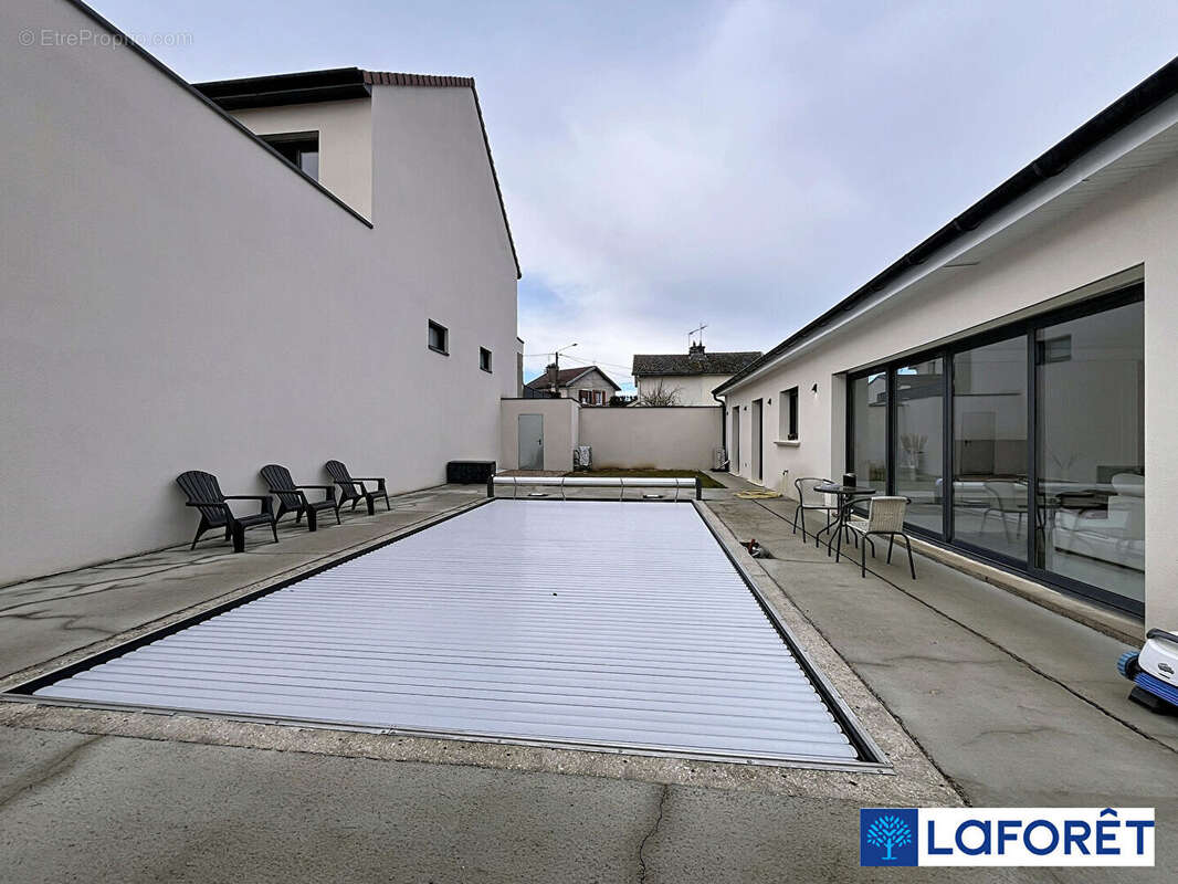 Maison à IS-SUR-TILLE