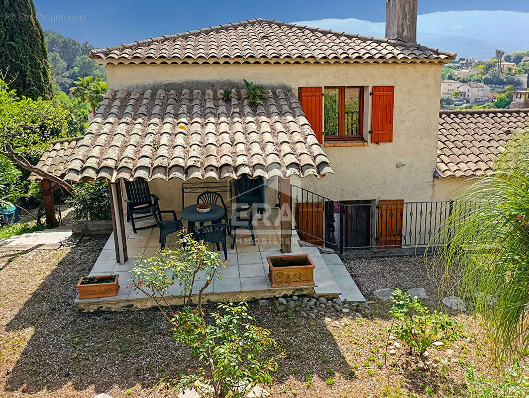 Maison à LA ROQUETTE-SUR-SIAGNE