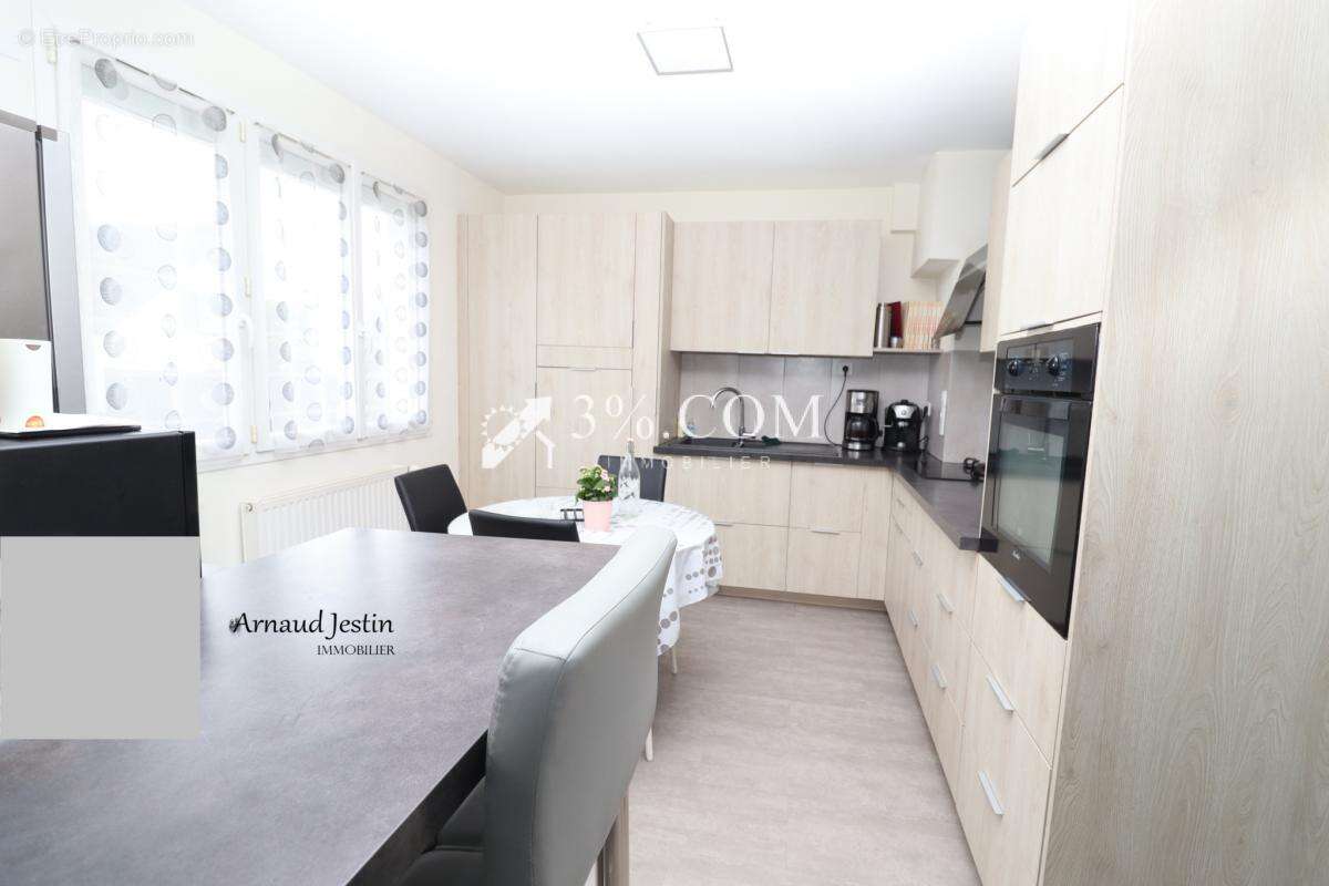 Maison à SAINT-JACQUES-DE-LA-LANDE