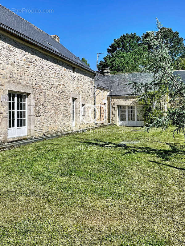 Maison à SURZUR