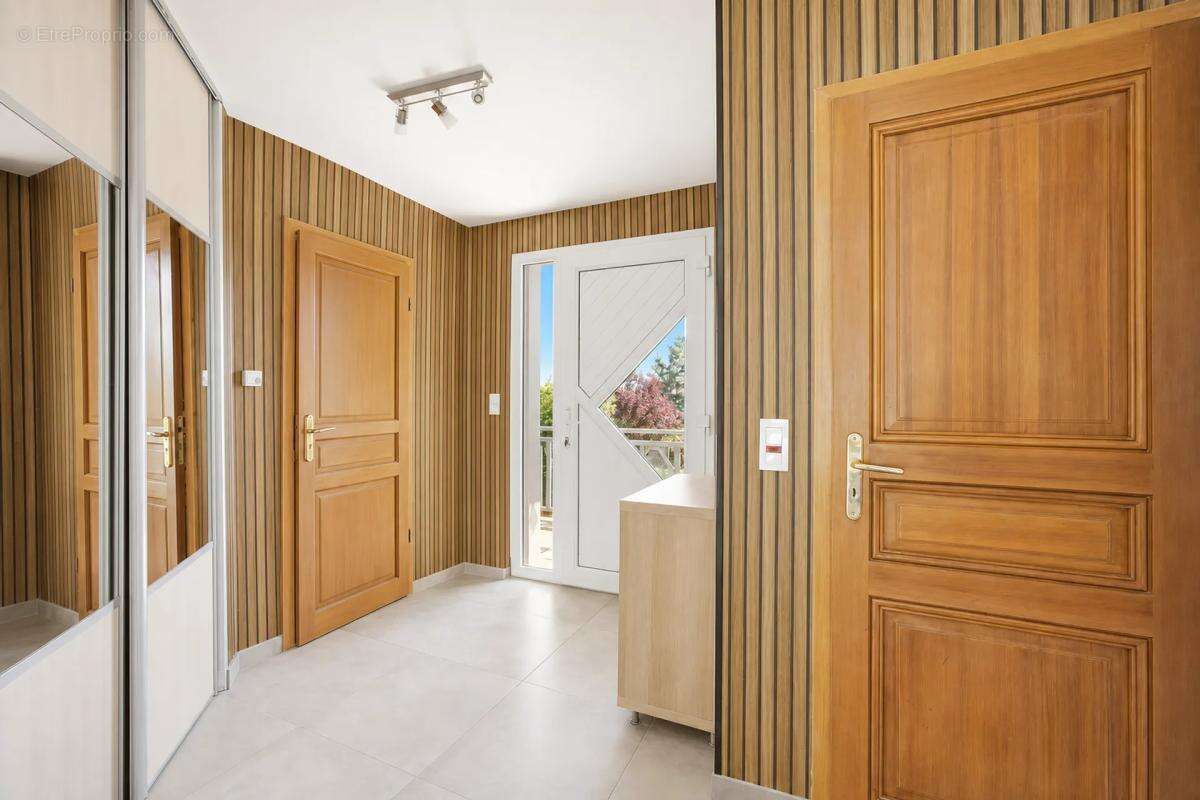 Propriété familiale de 185 m² avec piscine, sans vis-à-vis - photo 4