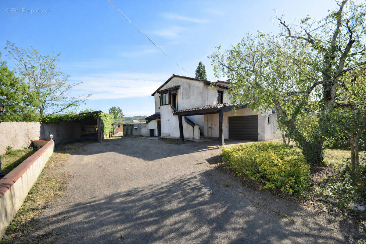 Maison à REYNIES