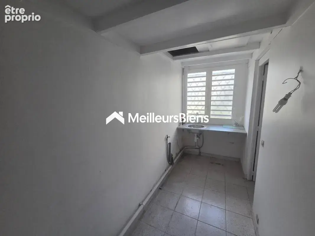 Bureau 2 pièces à Pointe-à-Pitre, 41,66 m² à 55 000 € - photo 7