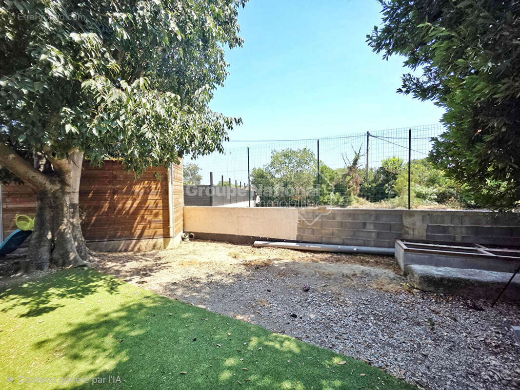Maison de plain-pied rénovée,  80 m² , Miramas (13140) - photo 2