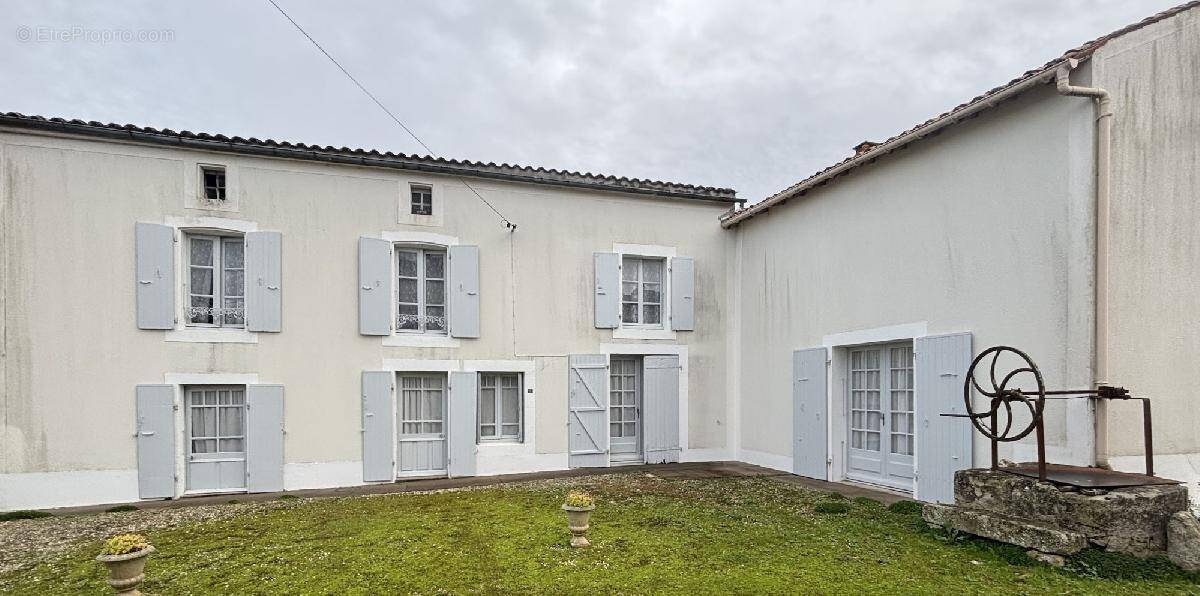 Maison à MAUZE-SUR-LE-MIGNON