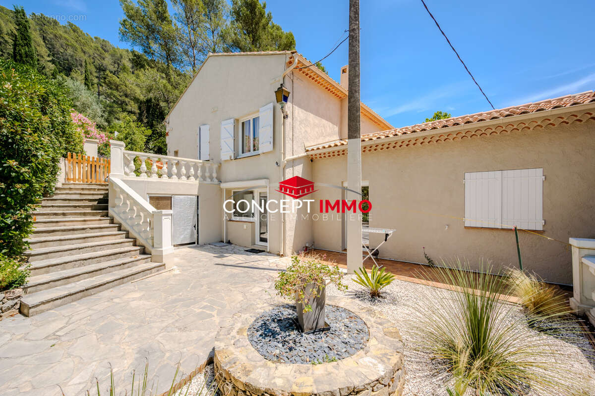 Maison à SOLLIES-TOUCAS