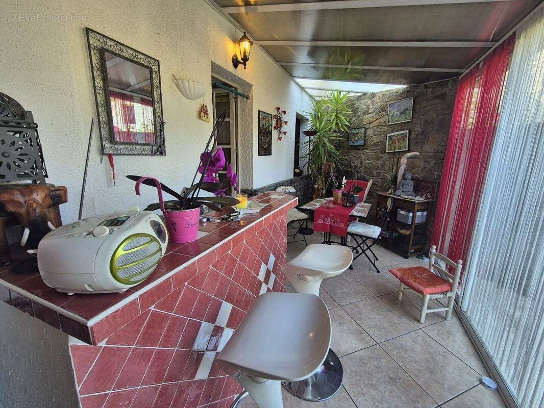 Maison T5 de 134 m² avec dependances et jardin de 739 m² - photo 3