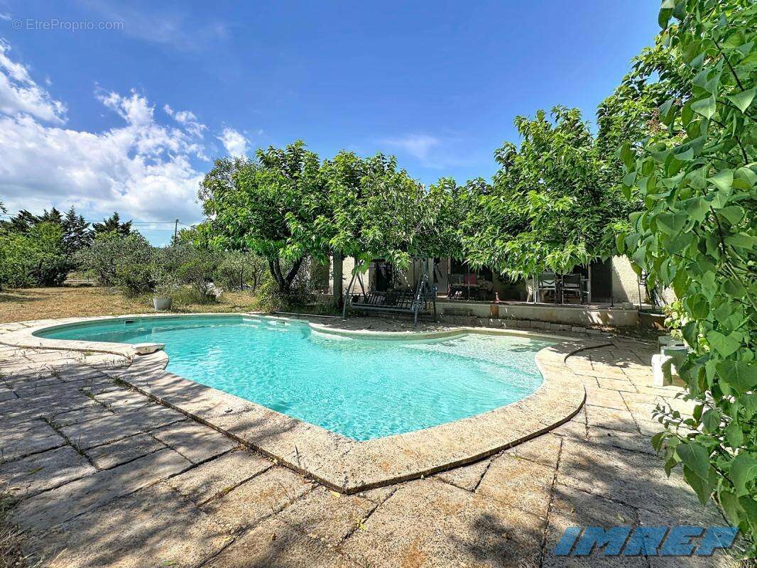 Maison 100 m² à Saint-Maximin-La-Sainte-Baume  - photo 6