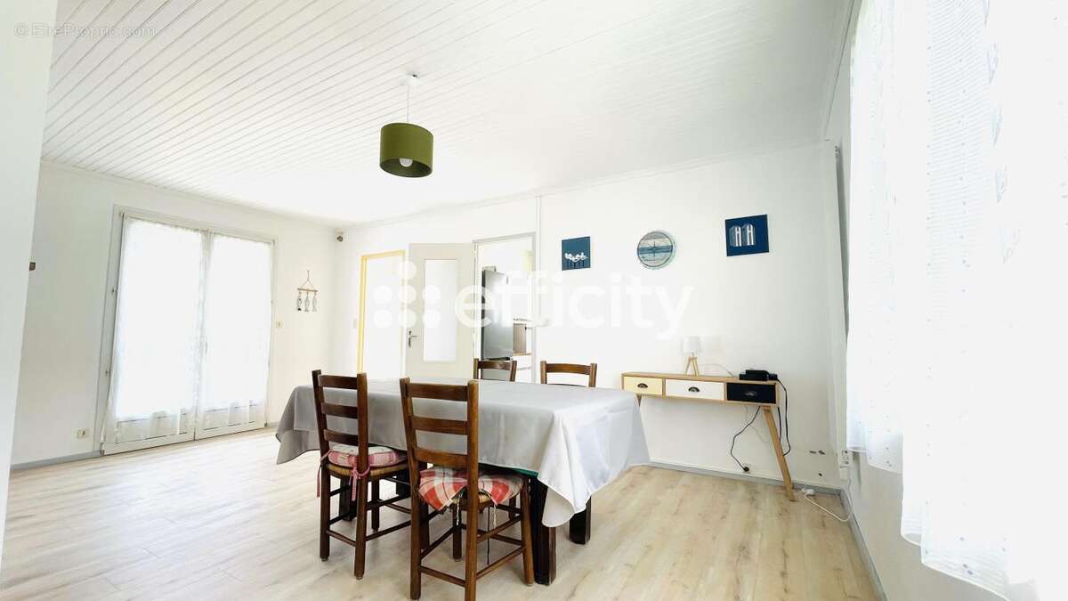 Maison à LA BREE-LES-BAINS