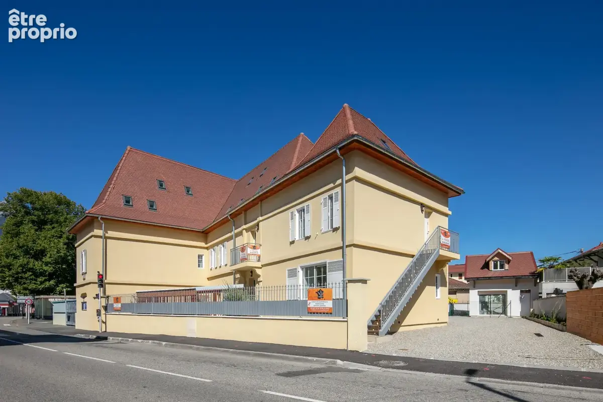 Maison grelin - local commercial avec terrasse, cave et place de parking - pontcharra / frais de notaire réduits - photo 9