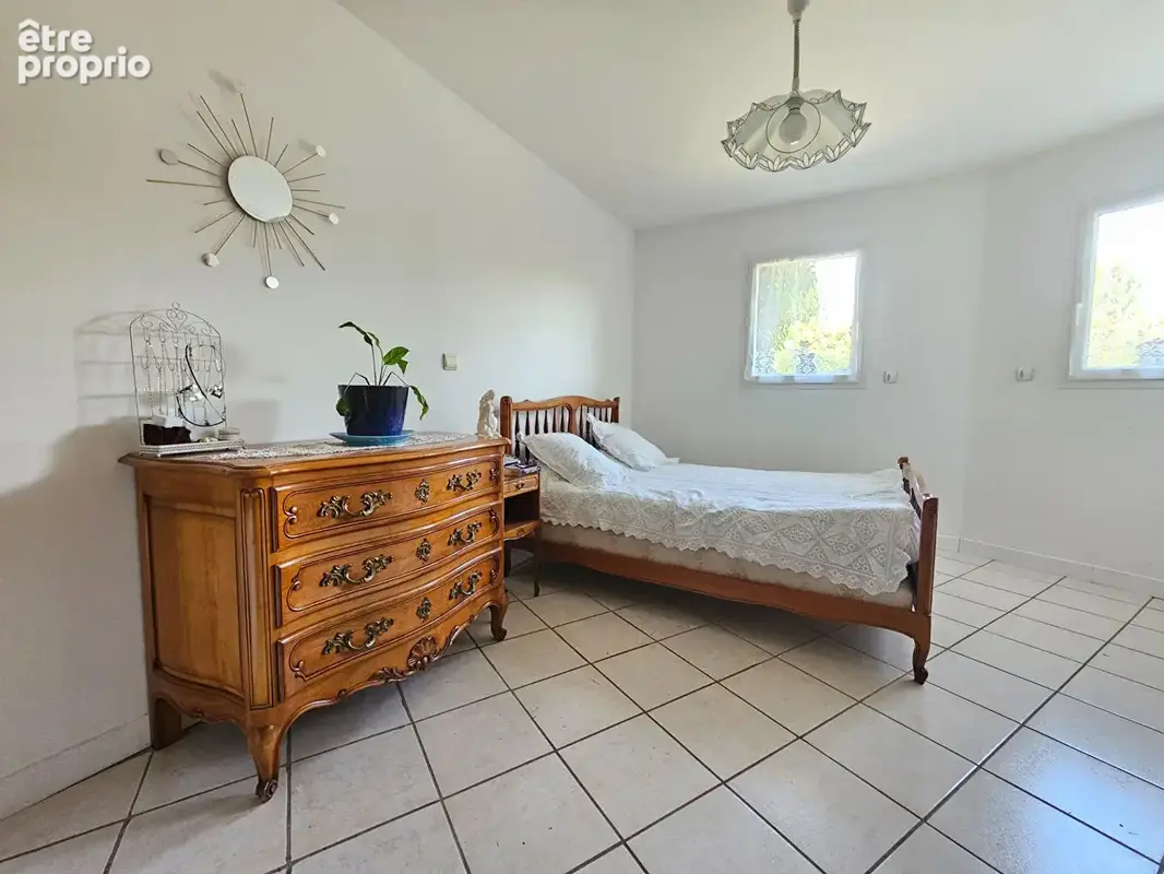 Maison de plain pied avec vaste garage et plus de 5300m2 de terrain - photo 7