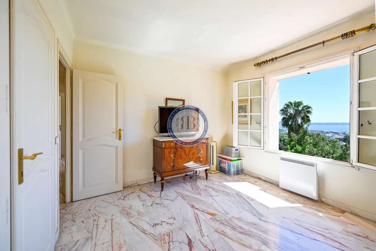 Maison à VALLAURIS