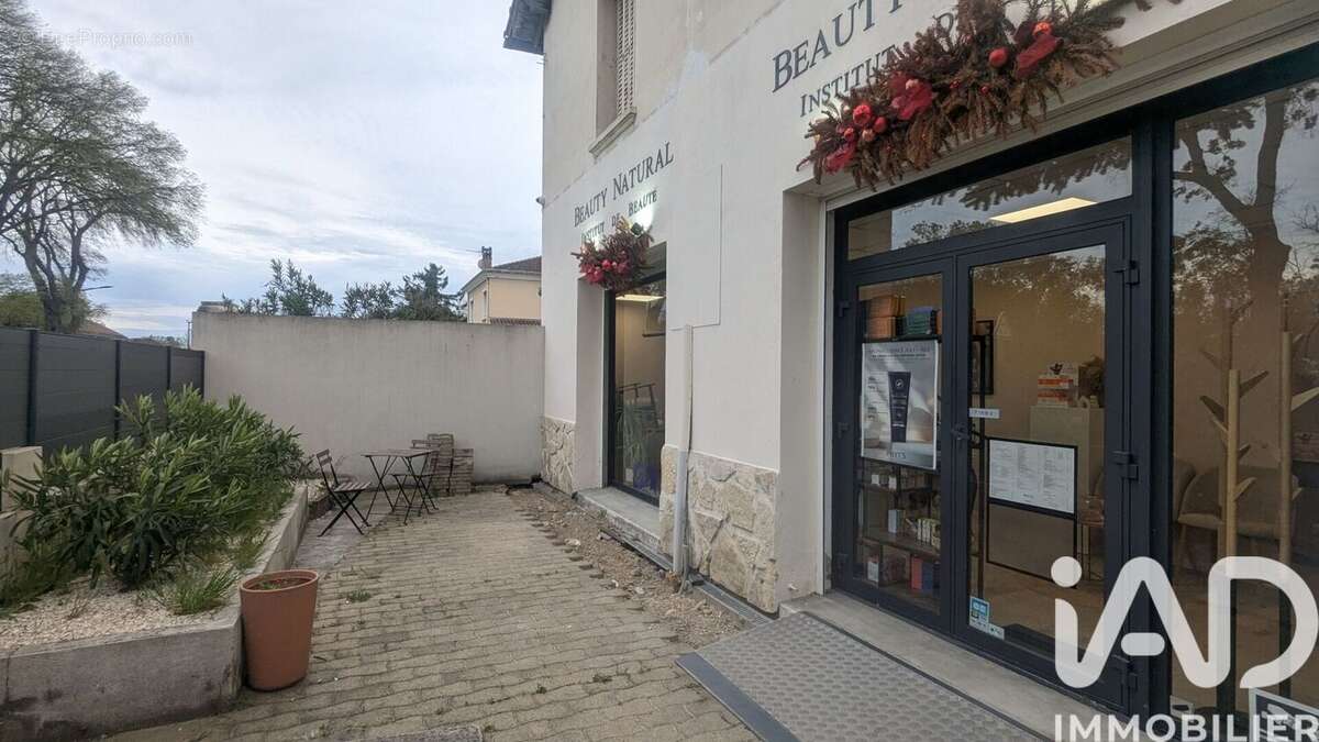 Photo 4 - Commerce à SORGUES