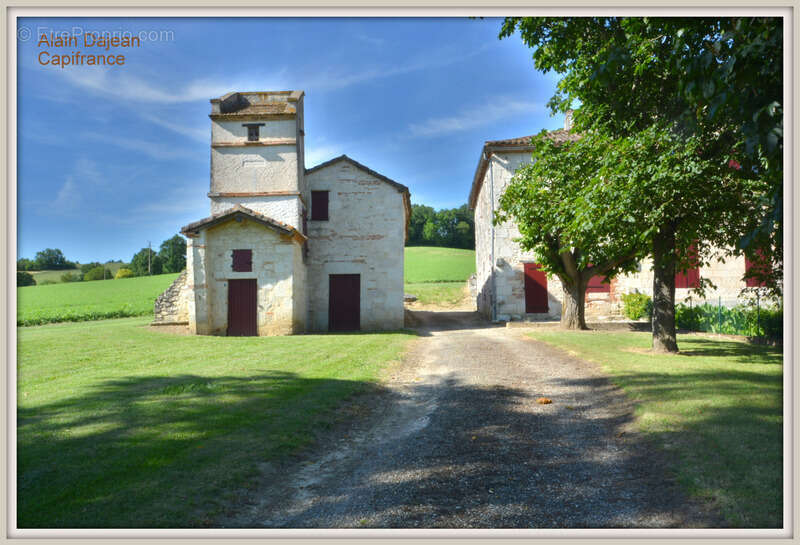 Dpt Lot et Garonne (47), à vendre proche d' AGEN Propriété P8 de 385 m² plus dépendances de 400 M2- Terrain de 25 HA - photo 24