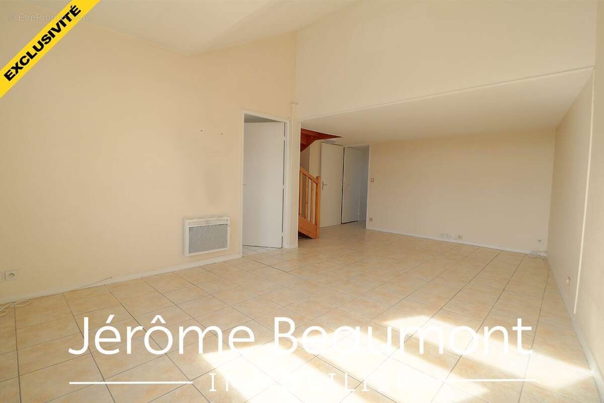 Appartement à EZANVILLE