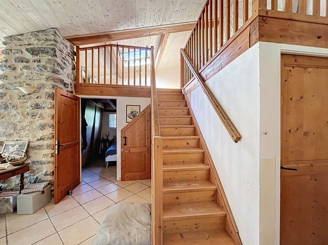 Maison à SAINT-MARTIN-SUR-LAVEZON