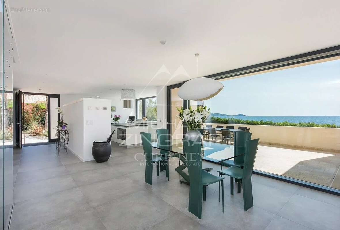 Maison à FREJUS
