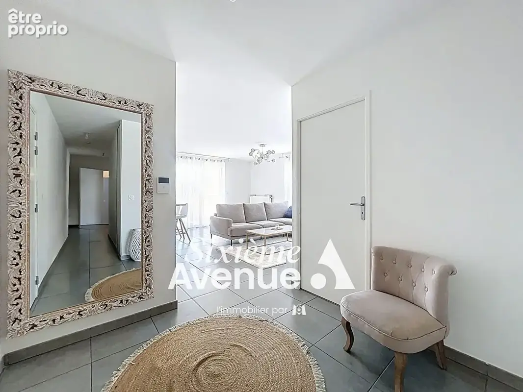 Appartement Decines Charpieu 4 pièce(s) 79.76 m2 - photo 2