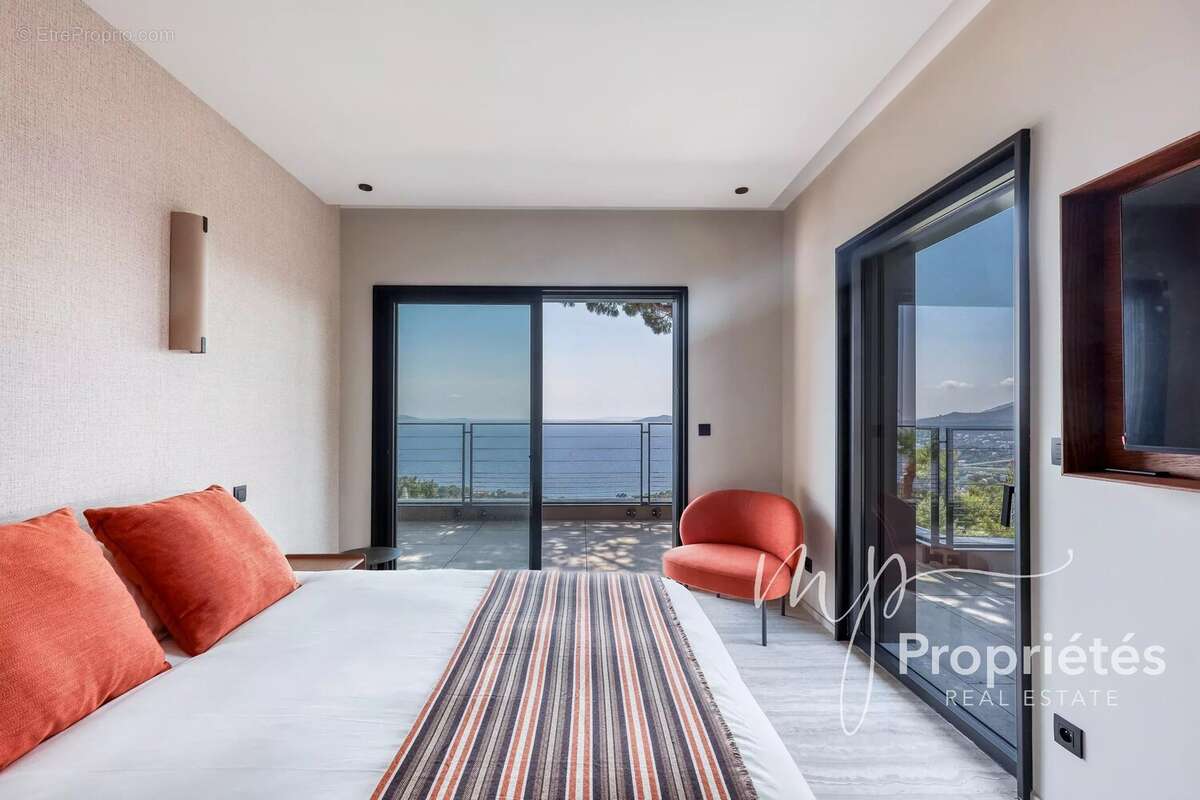 Rayol-Canadel-sur-Mer – Villa contemporaine d’exception vendue entièrement meublée –  six suites raffinées. Vue panoramique sur  - photo 43
