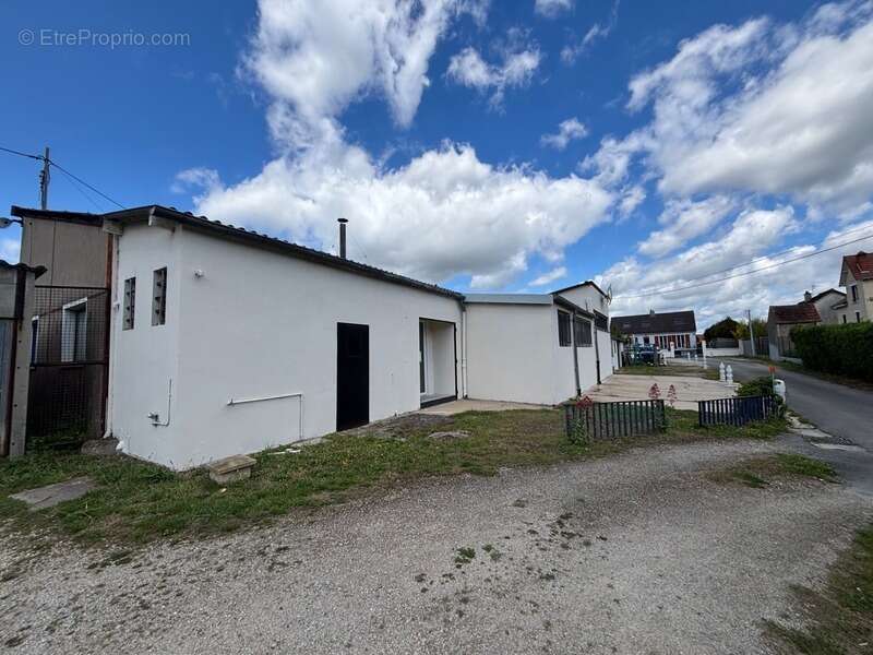 Local / Entrepôt / Atelier à vendre BOURGES (18) - photo 3
