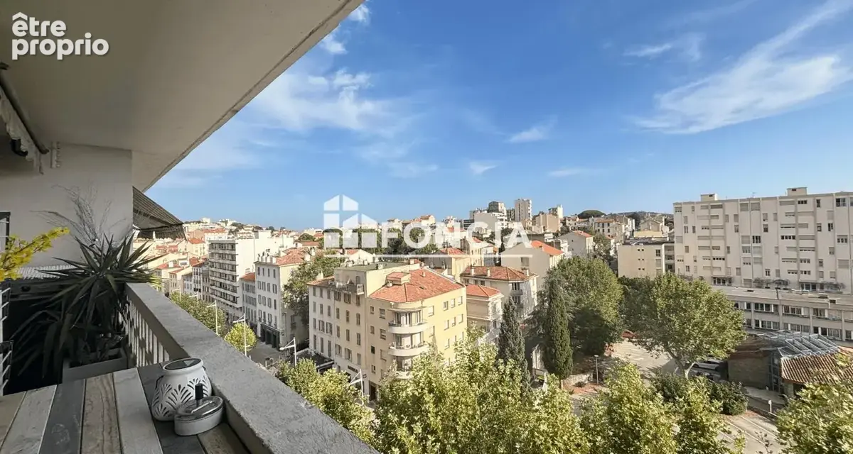 Toulon Le Mourillon T4 traversant de 70 m² avec vue mer, terrasse et cave - photo 4