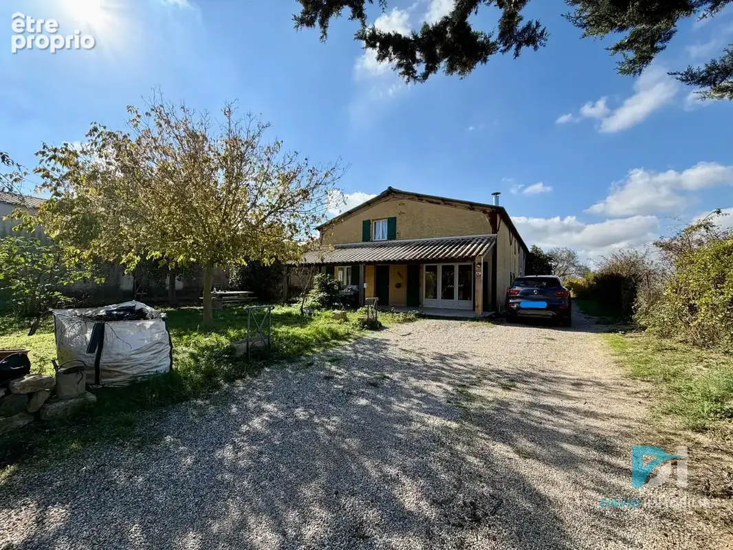 Maison T9 243 m2 habitables avec garage sur 1289 m2 de terrain - photo 1