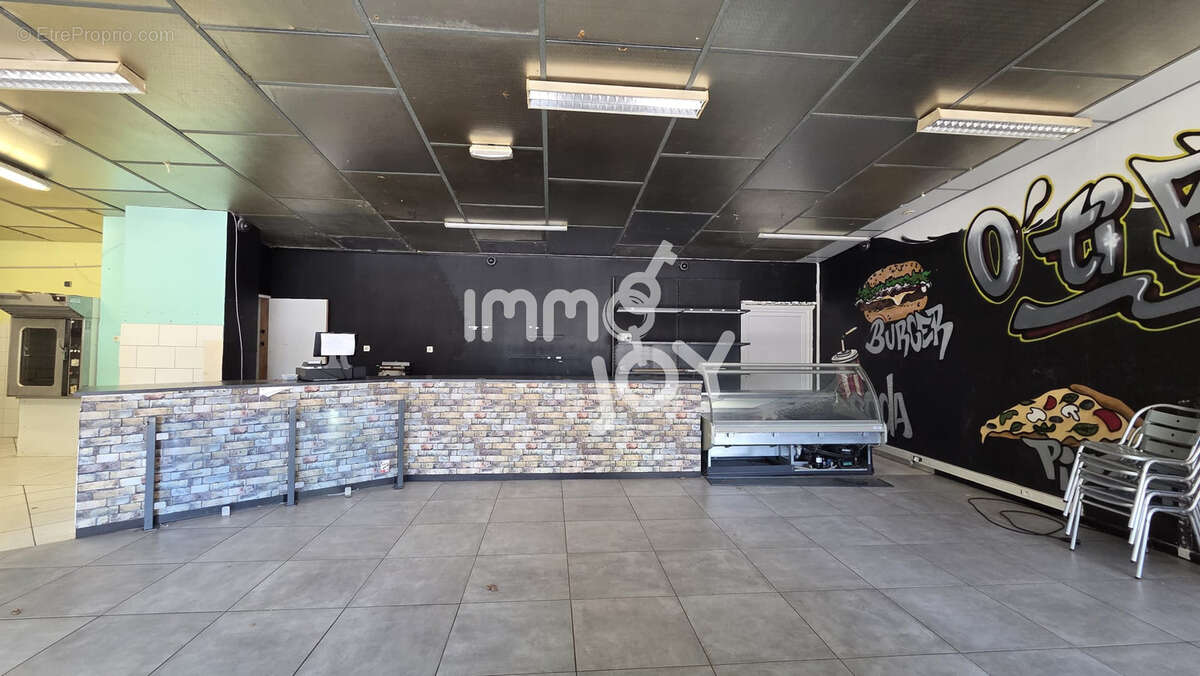 À vendre   Murs commerciaux de 130 m2 - photo 2