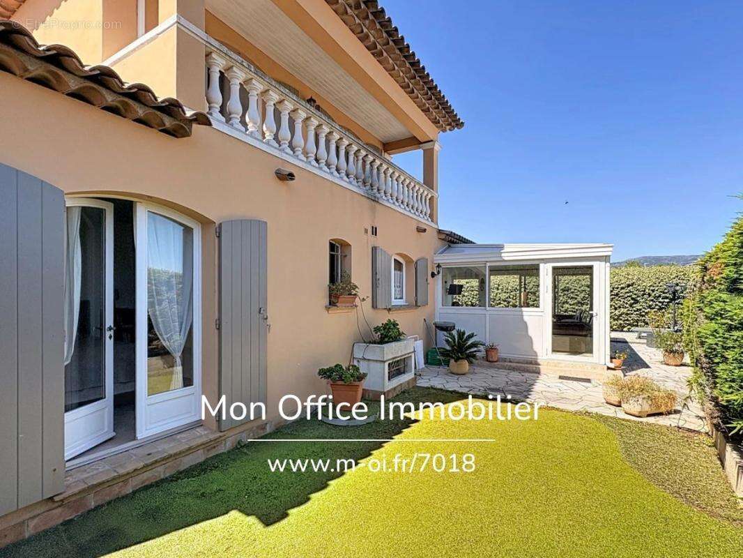 Référence : 7018-les - maison provençale avec piscinne et véranda au calme à cogolin - photo 4