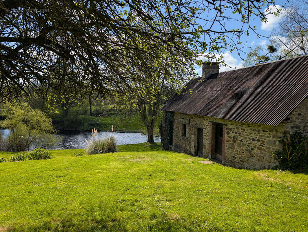 A vendre - Maison en pierre avec jardin bordé par la Vire - Saint-Lô - photo 5