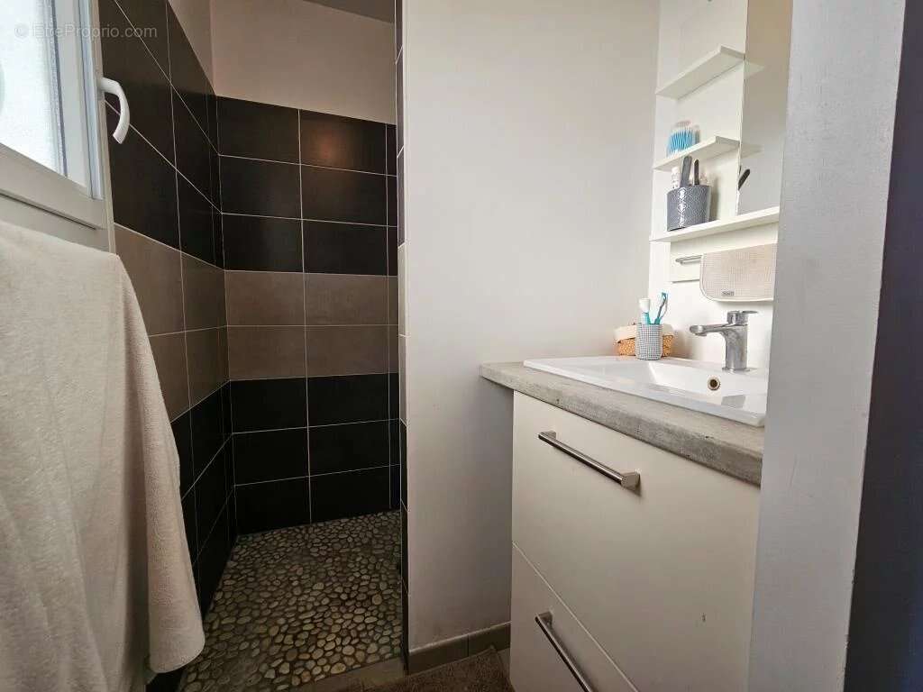 Maison à SAINT-YZAN-DE-SOUDIAC