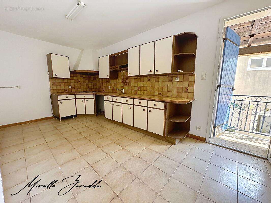 Redessan  a vendre ensemble immobilier  de 185m² avec cour, terrasse et garage - photo 8