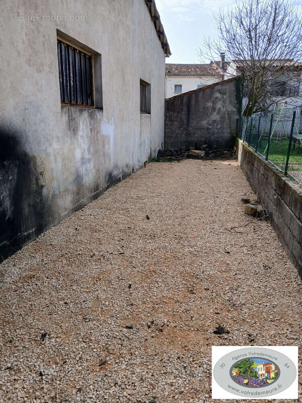 Commerce à SALINDRES